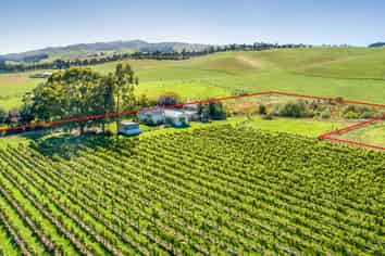 1114 Omihi Road, Omihi