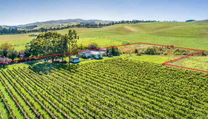 1114 Omihi Road, Omihi