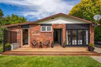 147 Whitby Road, WAKEFIELD