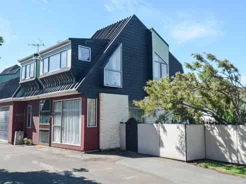 49D Queens Drive, Richmond