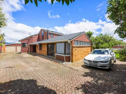 262 Great North Road, Henderson