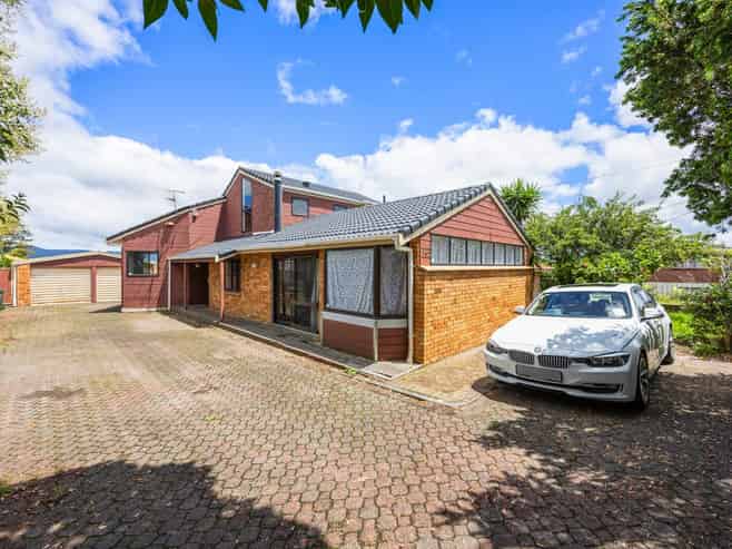 262 Great North Road, Henderson