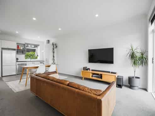 25 Marine Parade, Hobsonville