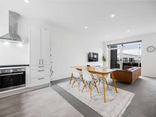 25 Marine Parade, Hobsonville