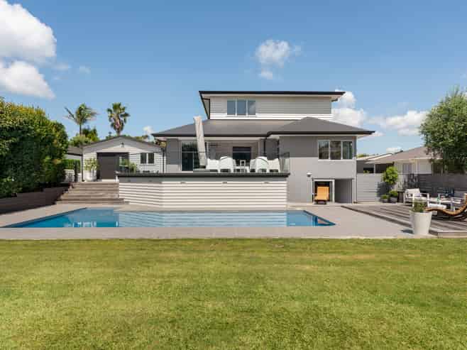 62 Sixteenth Avenue, Avenues