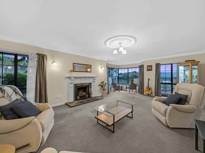 6 Chablis Place, Henderson