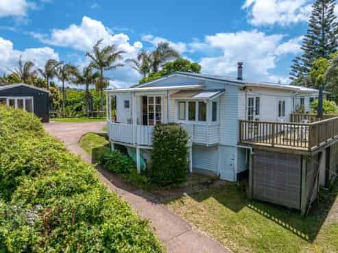 15 Wellington Road, Surfdale