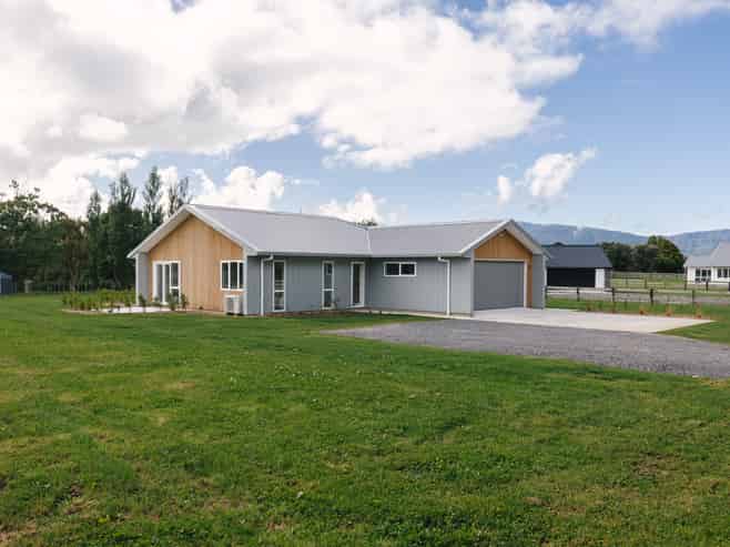 10 Coach House Lane, Ohau