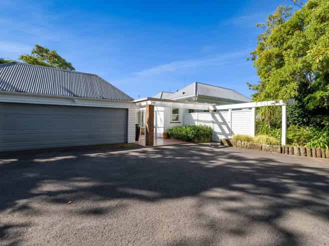 568 South Road, Omata