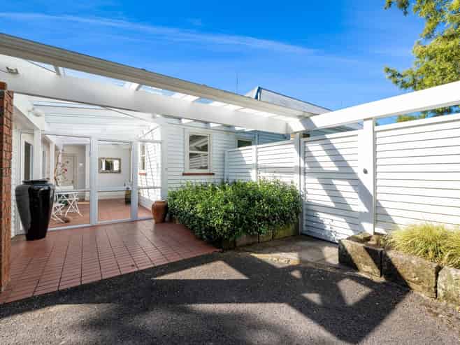 568 South Road, Omata