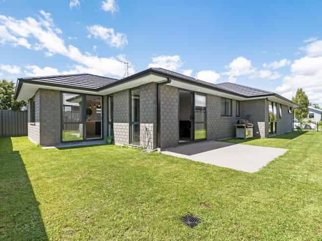 72 Tabraham Crescent, Pyes Pa