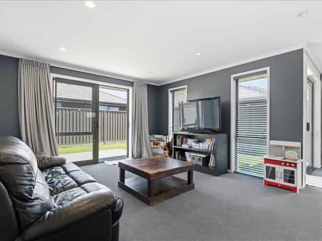 72 Tabraham Crescent, Pyes Pa