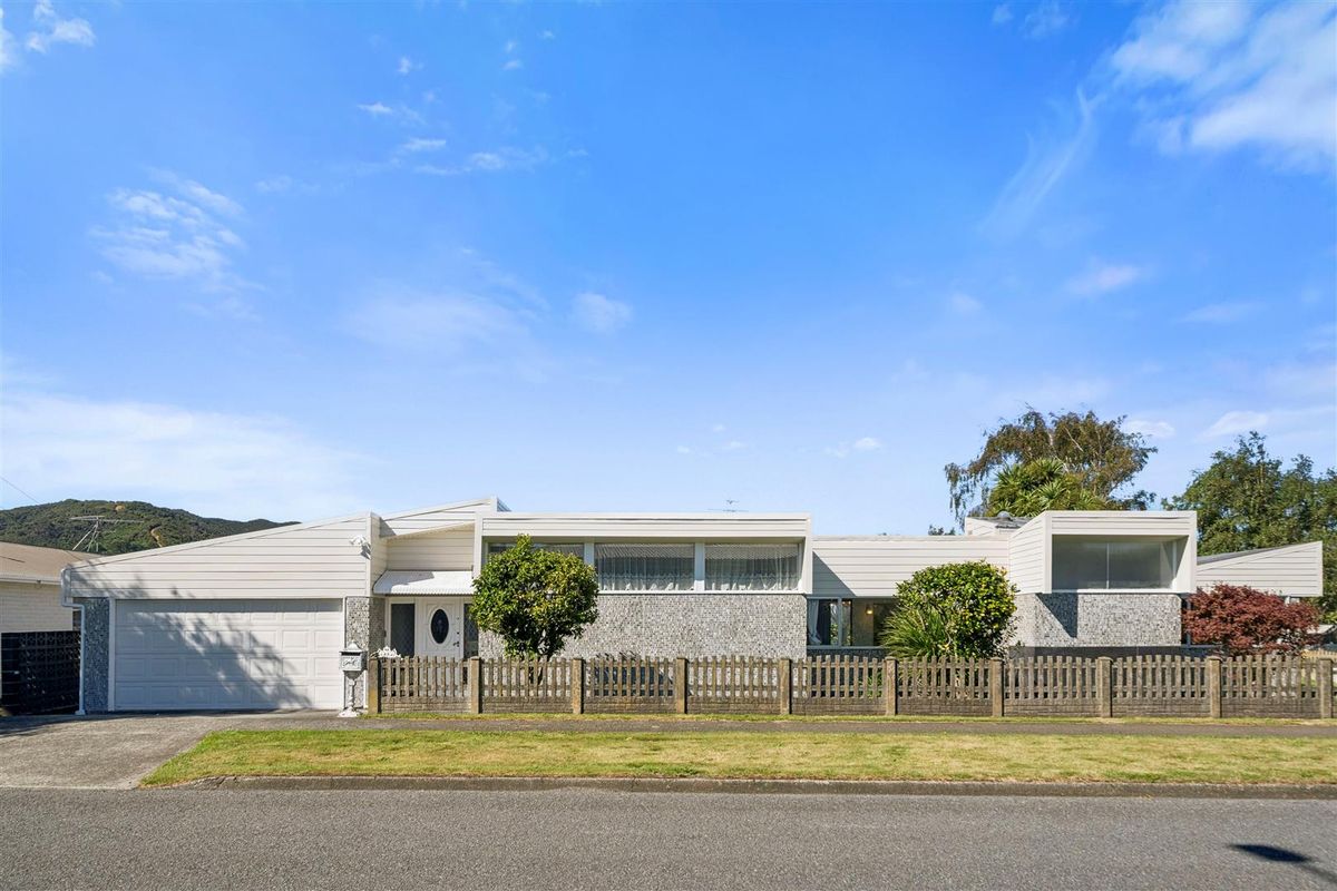 Family Living with Poolside Lifestyle in Epuni - Ansicht 2