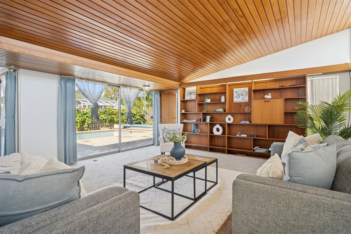 Family Living with Poolside Lifestyle in Epuni - Ansicht 5
