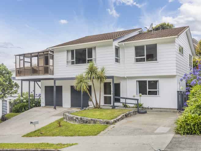 15 Fyvie Avenue, Tawa