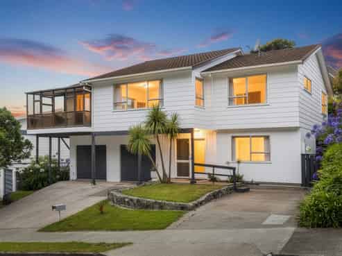 15 Fyvie Avenue, Tawa