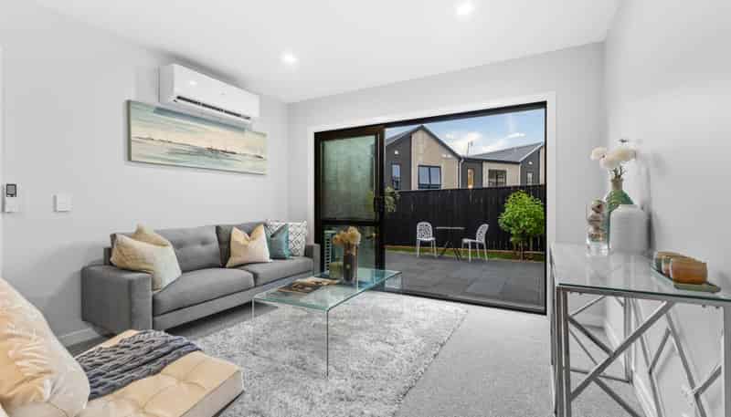 15 Paretaiuru Crescent, Papakura