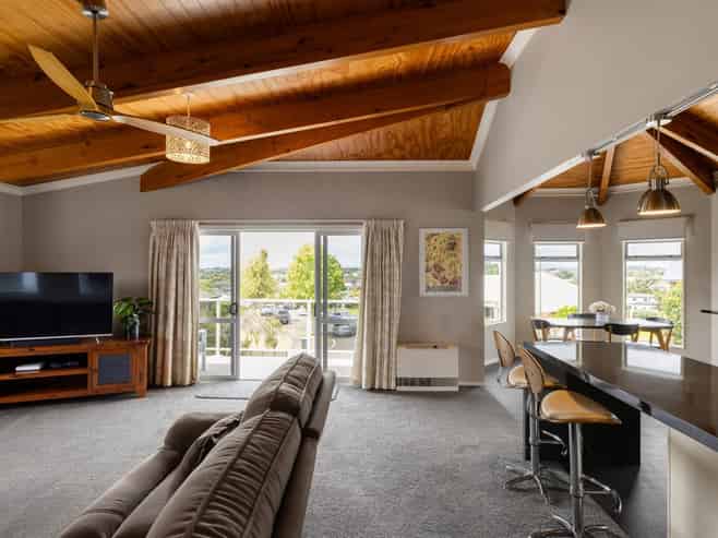 26 Highgrove Drive, Grandview Heights