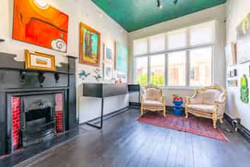 Prime position on Stafford Street