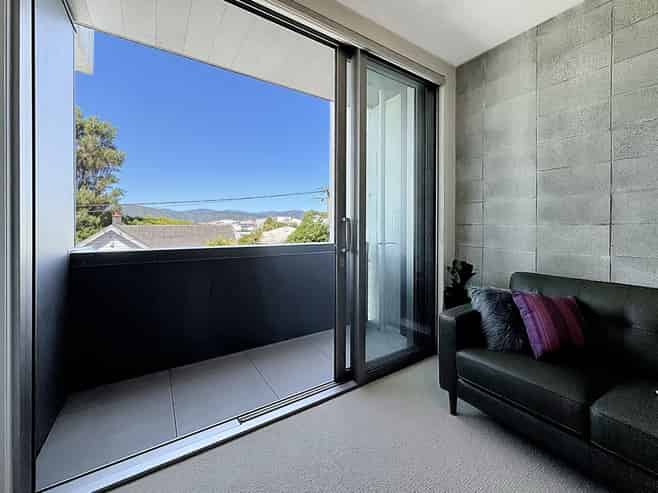 302A/2 Campbell Terrace, Petone