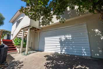 32 Lansdowne Crescent, Glenview