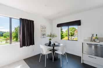 32 Lansdowne Crescent, Glenview