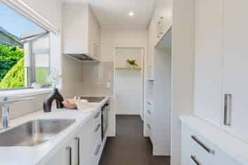 32 Lansdowne Crescent, Glenview