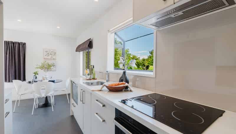 32 Lansdowne Crescent, Glenview