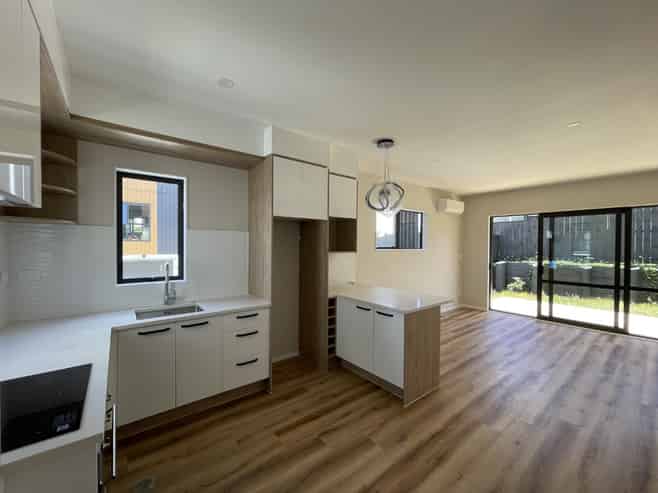 5/10 Newington Road, Henderson