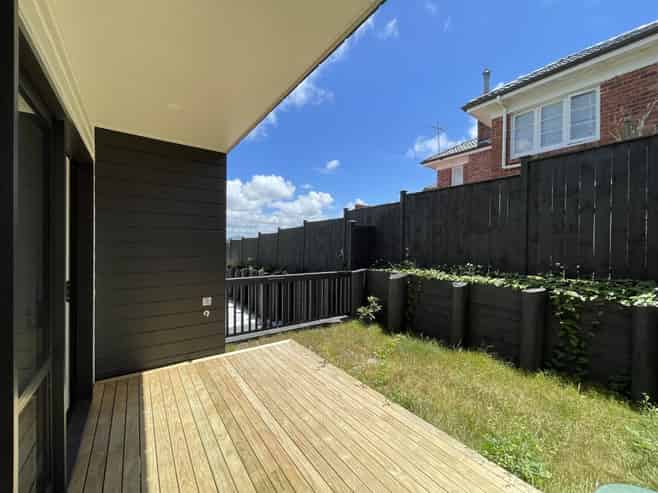 5/10 Newington Road, Henderson