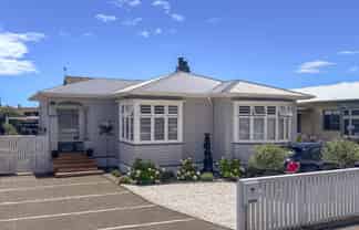 13 Grove Street, The Wood