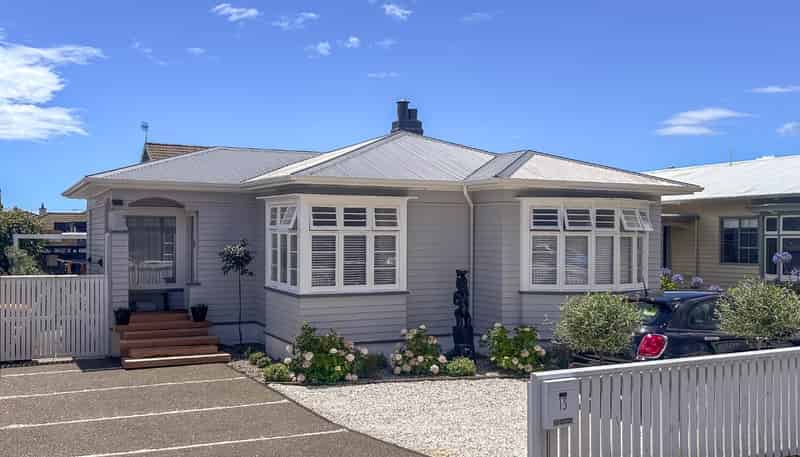 13 Grove Street, The Wood