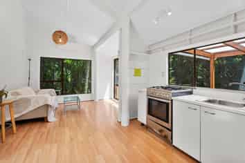 21 Hekerua Road, Oneroa