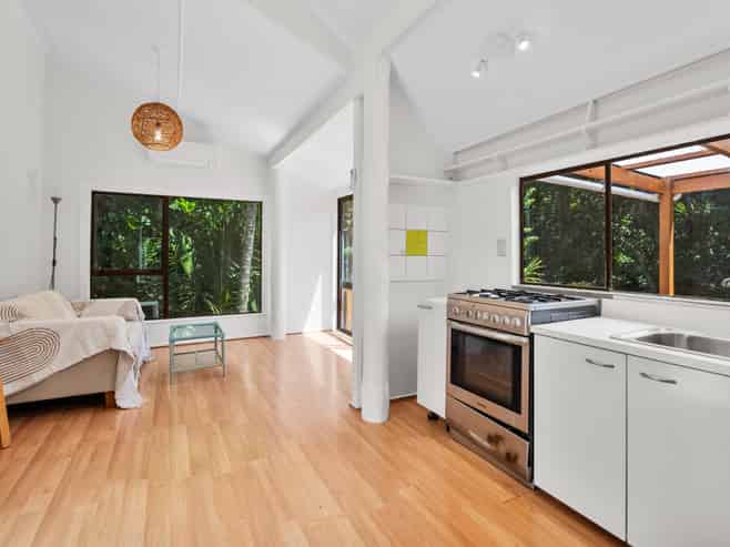 21 Hekerua Road, Oneroa