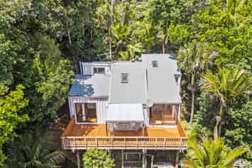 21 Hekerua Road, Oneroa