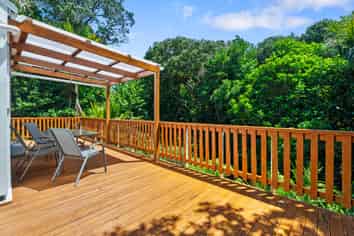 21 Hekerua Road, Oneroa