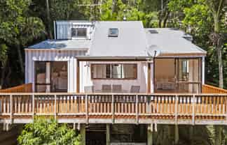 21 Hekerua Road, Oneroa