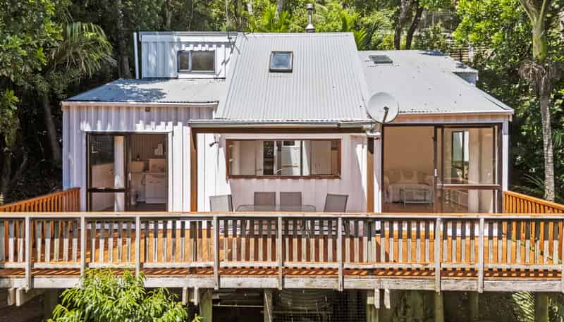 21 Hekerua Road, Oneroa