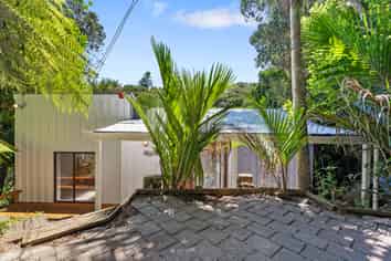 21 Hekerua Road, Oneroa