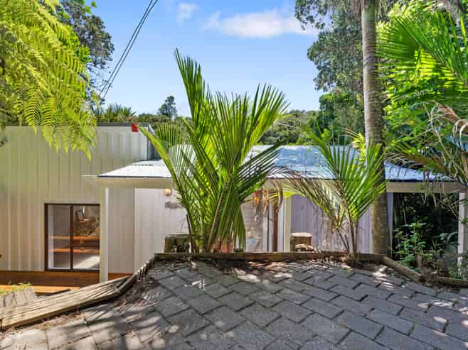 21 Hekerua Road, Oneroa