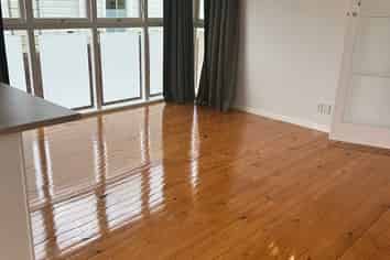 2/70 Gladstone Road, Northcote