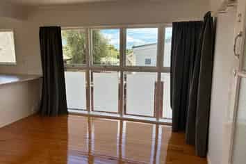 2/70 Gladstone Road, Northcote