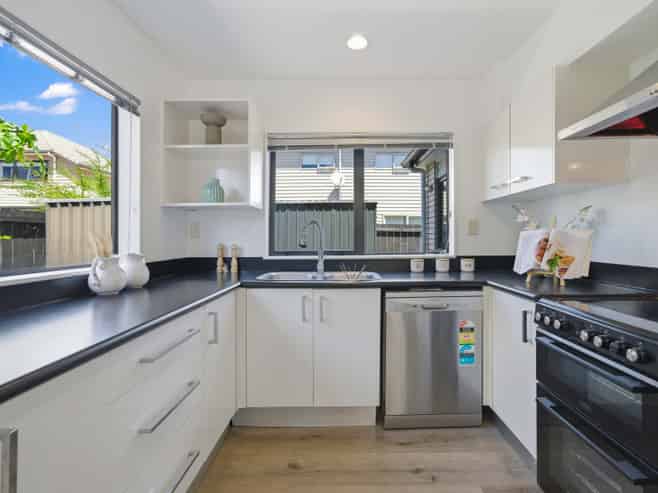 9 Bordeaux Parade, Te Atatu South