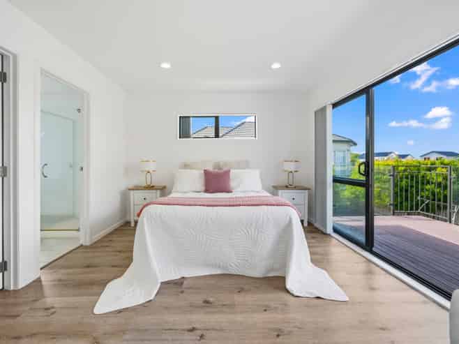 9 Bordeaux Parade, Te Atatu South