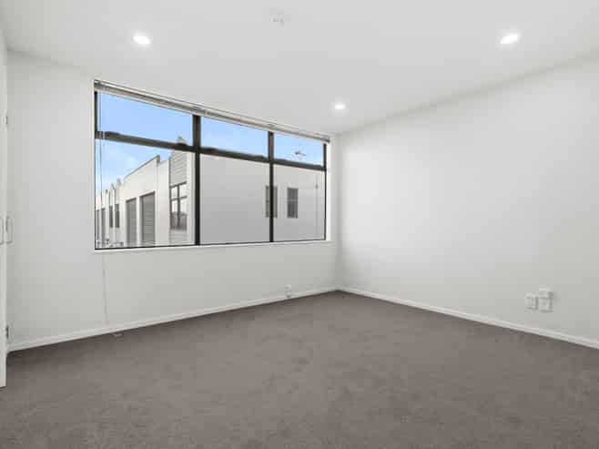 2/41 Paul Matthews Road, Rosedale