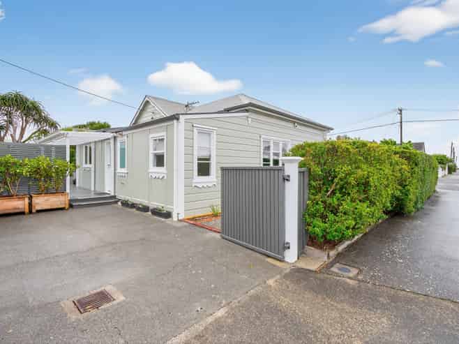 33 Adelaide Street, Petone