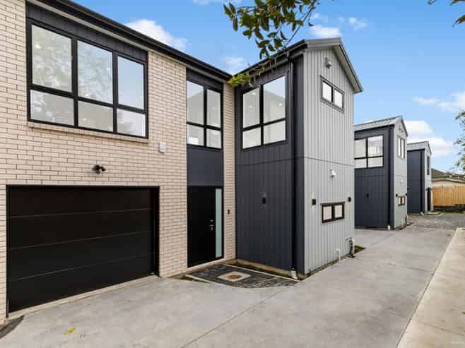 2/9 Helvetia Road, Pukekohe East