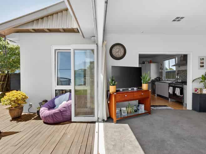319 Estuary Road, South New Brighton