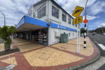 Refurbished Level One Office | 139 m2