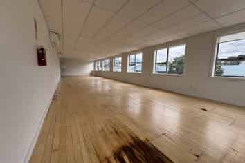 Refurbished Level One Office | 139 m2